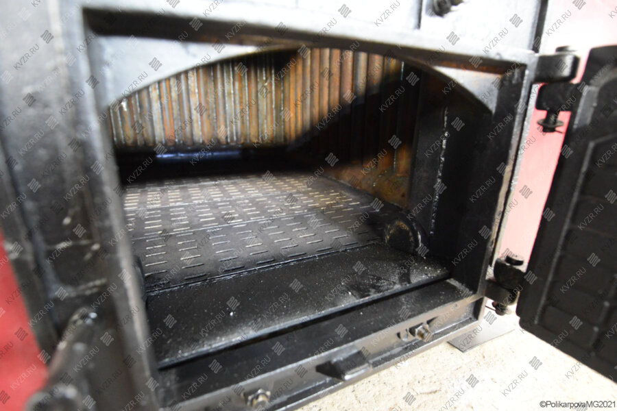 Колосниковая топка котла комбинированного под уголь и дрова